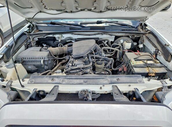 5TFRX5GN4KX147563 2019 TOYOTA TACOMA White ძრავის განყოფილების ხედი
