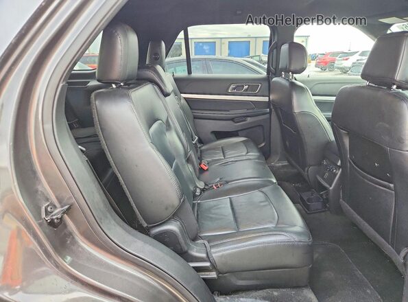 1FM5K8D8XHGC20985 2017 FORD EXPLORER Gray Vista del compartimento del motor