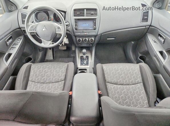 JA4ARUAU3SU000356 2025 MITSUBISHI OUTLANDER Silver Вид щитка приладів