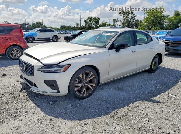 7JRL12FJ5SG369129 2025 VOLVO S60 White Հետևի ձախ