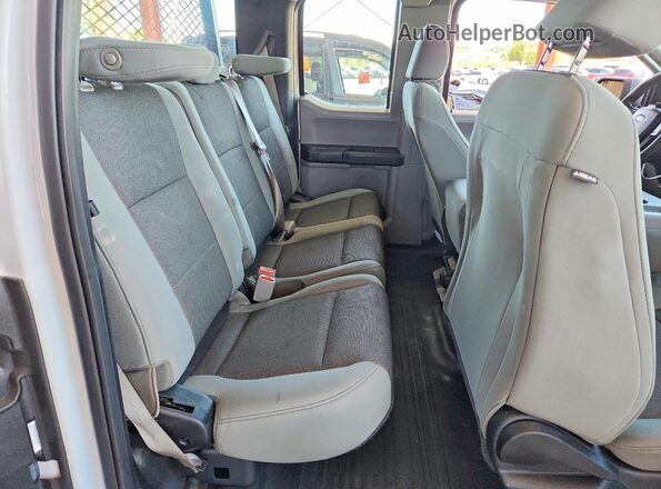 1FTEX1E81HKC67427 2017 FORD F150 White უკანა სალონის ხედი