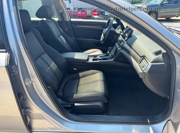 1HGCV1F44KA033841 2019 HONDA ACCORD Silver Вид ззаду