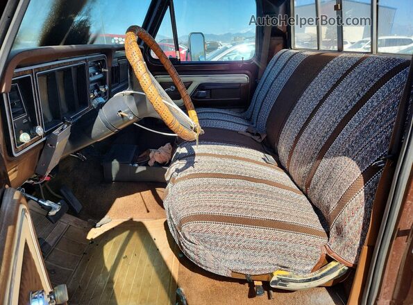 F25JRCE0051 1978 FORD F250 Коричневый Вид салона спереди