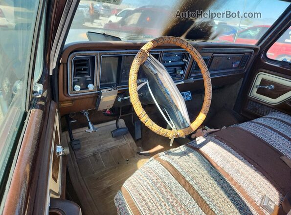 F25JRCE0051 1978 FORD F250 Коричневый Вид панели приборов