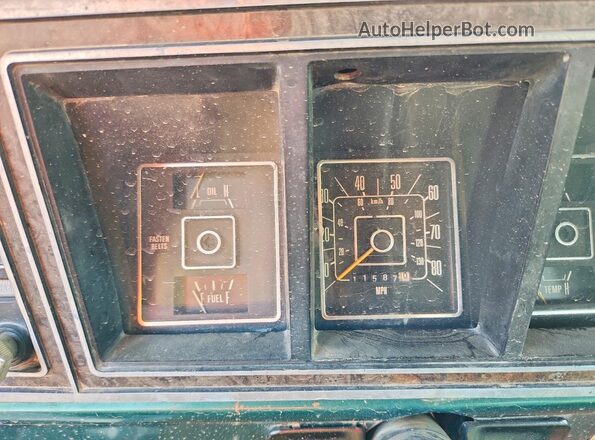 F35JCY23119 1977 FORD F350 Green ხელსაწყოთა პანელის ხედი