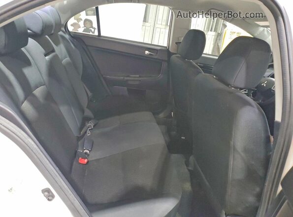 JA32U2FUXHU005227 2017 MITSUBISHI LANCER White Widok tylnych siedzeń