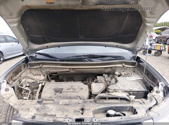 JA4AD2A30JZ004571 2018 MITSUBISHI OUTLANDER Серебряный Вид сзади