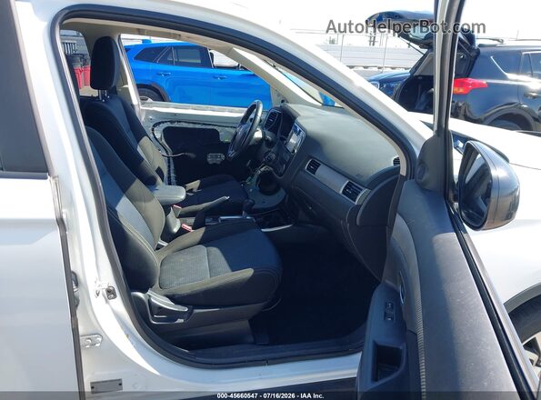 JA4AD2A33HZ035193 2017 MITSUBISHI OUTLANDER Белый Вид салона спереди