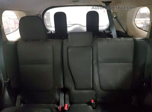 JA4AD3A30JZ028035 2018 MITSUBISHI OUTLANDER White Widok tylnych siedzeń