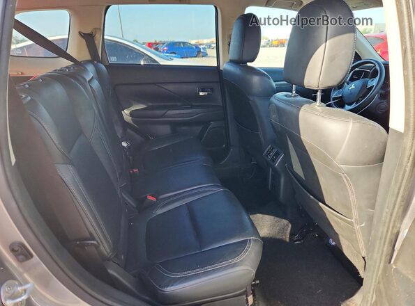 JA4AD3A30LZ020729 2020 MITSUBISHI OUTLANDER Gray Widok wnętrza z tyłu