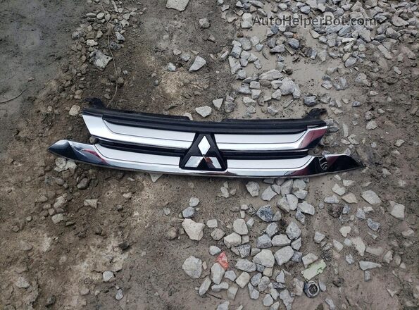 JA4AD3A33JZ068061 2018 MITSUBISHI OUTLANDER Красный Вид наклейки с VIN-кодом