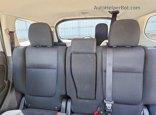 JA4AD3A35GZ024944 2016 MITSUBISHI OUTLANDER White Widok tylnych siedzeń