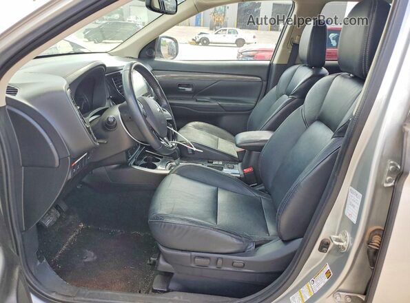 JA4AD3A35LZ025442 2020 MITSUBISHI OUTLANDER Silver Widok wnętrza z przodu