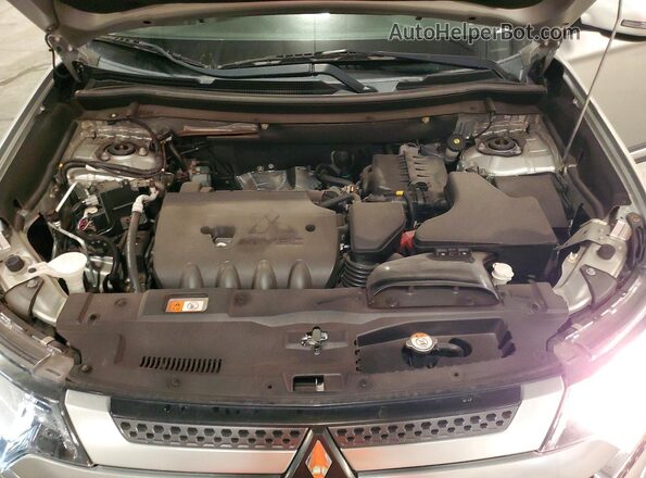 JA4AD3A36LZ023344 2020 MITSUBISHI OUTLANDER Silver Vista del compartimento del motor