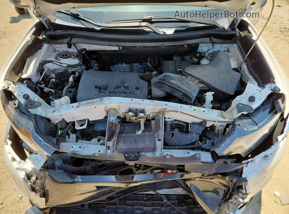 JA4AD3A37JZ048668 2018 MITSUBISHI OUTLANDER Белый Вид подкапотного пространства