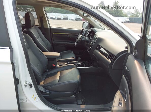 JA4AD3A3XHZ042941 2017 MITSUBISHI OUTLANDER White Front interior view