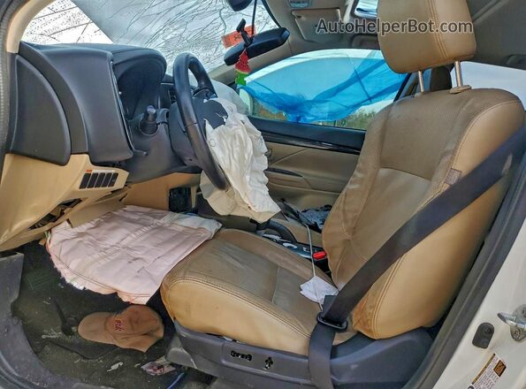 JA4AD3A3XHZ065538 2017 MITSUBISHI OUTLANDER White Widok wnętrza z przodu