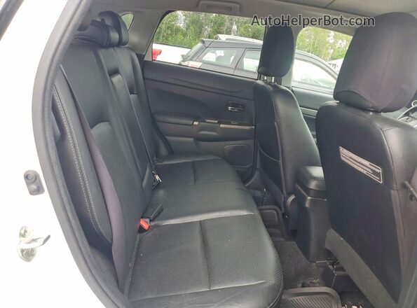 JA4AJ4AW4JZ603617 2018 MITSUBISHI RVR Белый Вид задней части салона