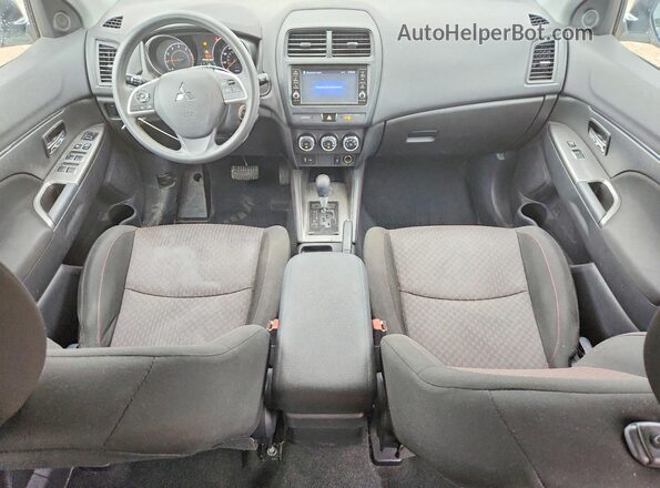 JA4AP3AU0JU022734 2018 MITSUBISHI OUTLANDER White Widok deski rozdzielczej