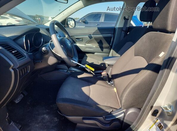 JA4AP3AU0KU007555 2019 MITSUBISHI OUTLANDER Silver Front interior view