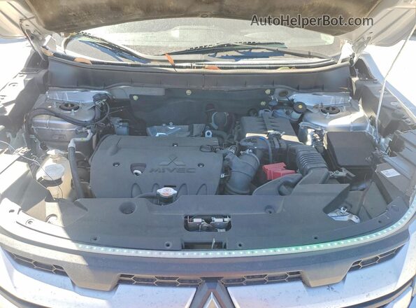 JA4AP3AU0LU005967 2020 MITSUBISHI OUTLANDER Silver Vista del compartimento del motor