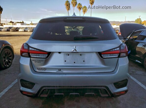 JA4AP3AU0LU015091 2020 MITSUBISHI OUTLANDER Silver Вид ззаду