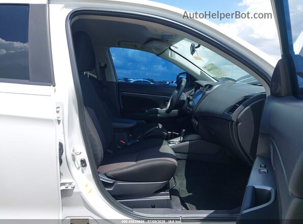 JA4AP3AU1JZ010448 2018 MITSUBISHI OUTLANDER SPORT White Սալոնի դիմացի տեսք