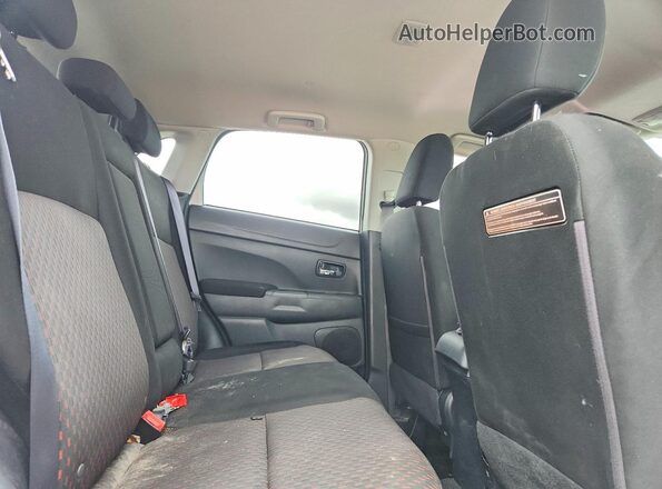 JA4AP3AU2HZ041914 2017 MITSUBISHI OUTLANDER Silver Вид задньої частини салону