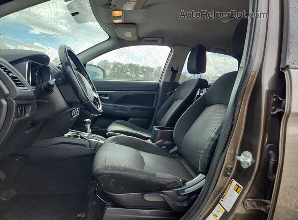 JA4AP3AU6HZ065679 2017 MITSUBISHI OUTLANDER Brown Front interior view