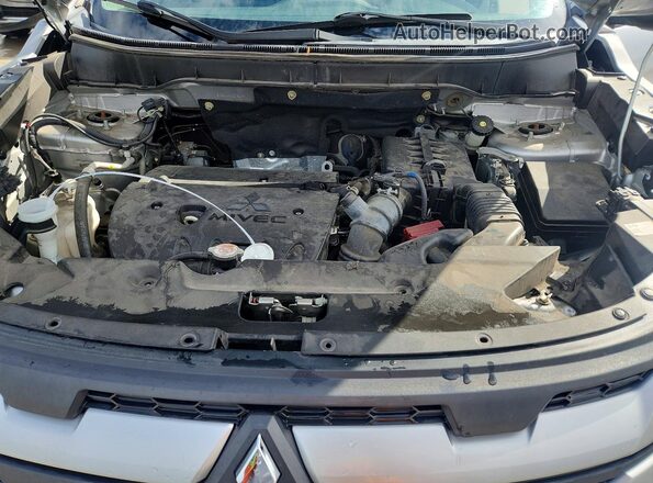 JA4AP3AU6LU021574 2020 MITSUBISHI OUTLANDER Silver Rear interior view