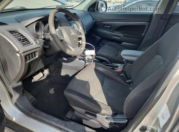 JA4AP3AU6LU021574 2020 MITSUBISHI OUTLANDER Silver Front interior view