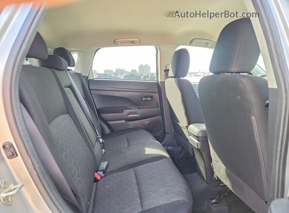 JA4AP3AU6LU021574 2020 MITSUBISHI OUTLANDER Silver Rear seats view