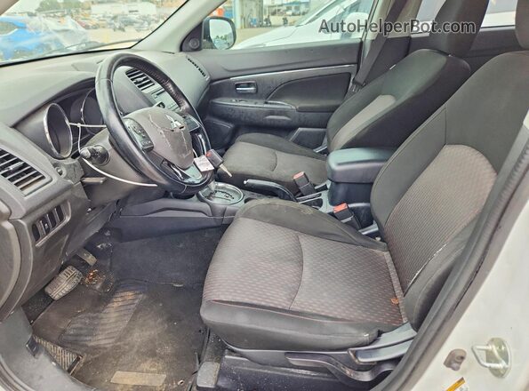 JA4AP3AU7HZ013395 2017 MITSUBISHI OUTLANDER White Widok wnętrza z przodu