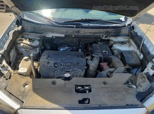 JA4AP3AU7HZ069630 2017 MITSUBISHI OUTLANDER White Вид задньої частини салону