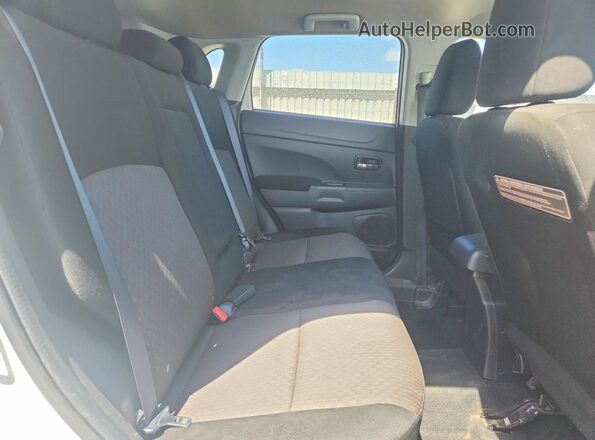 JA4AP3AU7HZ069630 2017 MITSUBISHI OUTLANDER White Вид задніх сидінь