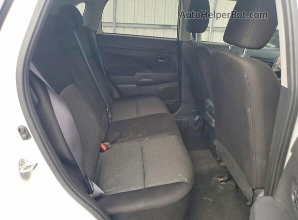 JA4AP3AU7LU013192 2020 MITSUBISHI OUTLANDER White Vista interior trasera