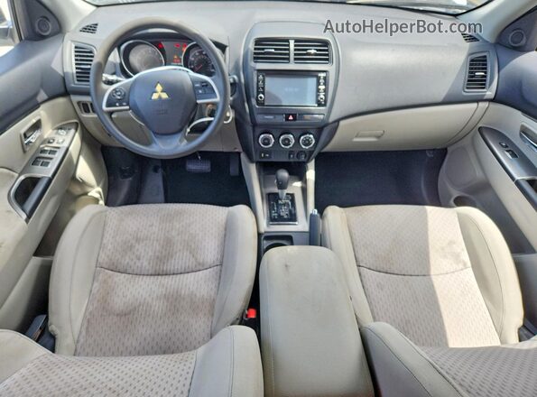 JA4AP3AU8JZ011676 2018 MITSUBISHI OUTLANDER White წინა პანელის ხედი