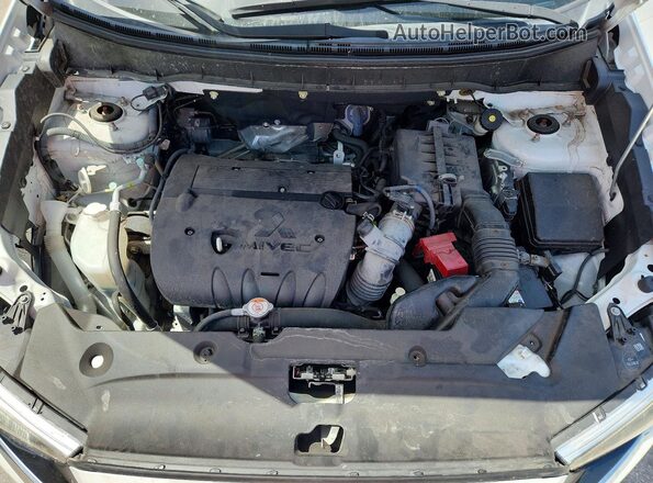JA4AP3AU8JZ011676 2018 MITSUBISHI OUTLANDER White ძრავის განყოფილების ხედი
