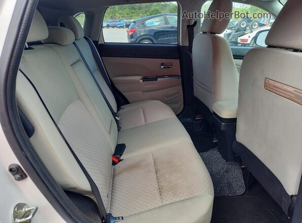 JA4AP3AU8JZ011676 2018 MITSUBISHI OUTLANDER White უკანა სალონის ხედი