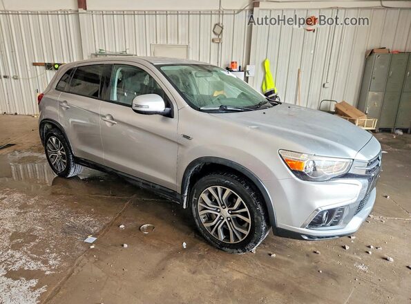 JA4AP3AU9JZ013520 2018 MITSUBISHI OUTLANDER Серебряный Передняя правая четверть