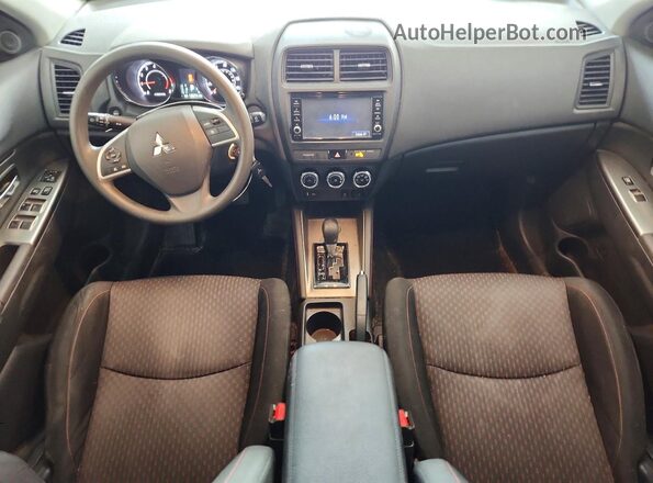 JA4AP3AU9JZ013520 2018 MITSUBISHI OUTLANDER Серебряный Вид панели приборов