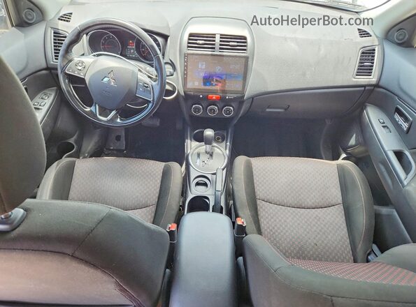 JA4AP3AUXHZ025539 2017 MITSUBISHI OUTLANDER Silver Widok deski rozdzielczej