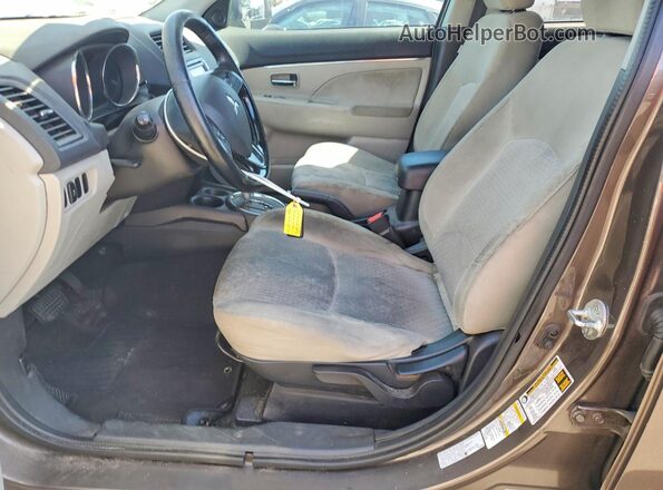JA4AP3AW2GZ050211 2016 MITSUBISHI OUTLANDER Brown Вид салону спереду