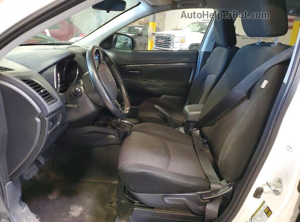 JA4AP3AW3HZ021253 2017 MITSUBISHI OUTLANDER White Widok wnętrza z przodu