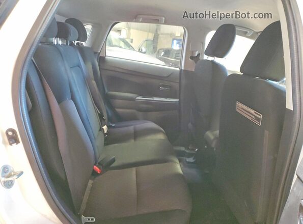 JA4AP3AW3HZ021253 2017 MITSUBISHI OUTLANDER White Widok wnętrza z tyłu