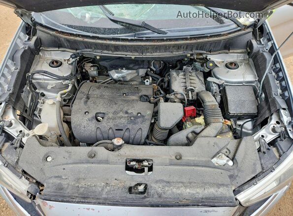 JA4AP3AW6JU015904 2018 MITSUBISHI OUTLANDER Silver Вид задньої частини салону