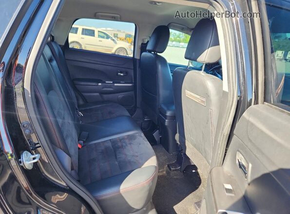 JA4AP3AW8JZ032772 2018 MITSUBISHI OUTLANDER Black უკანა სალონის ხედი
