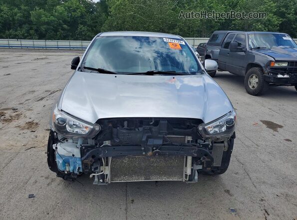 JA4AP3AWXJU017607 2018 MITSUBISHI OUTLANDER Silver Widok z przodu