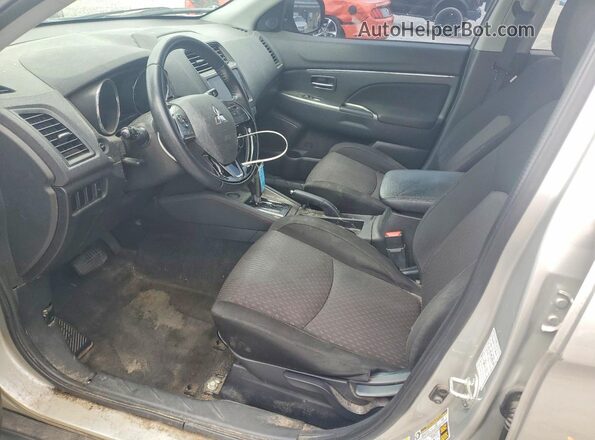 JA4AP4AU9KU012484 2019 MITSUBISHI OUTLANDER Silver Вид салону спереду