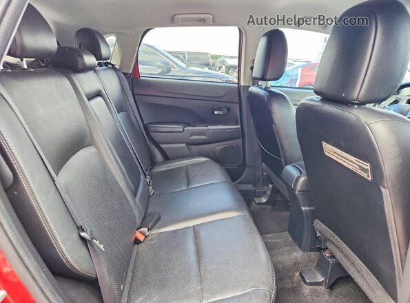 JA4AP4AW2HZ061927 2017 MITSUBISHI OUTLANDER Red Widok tylnych siedzeń